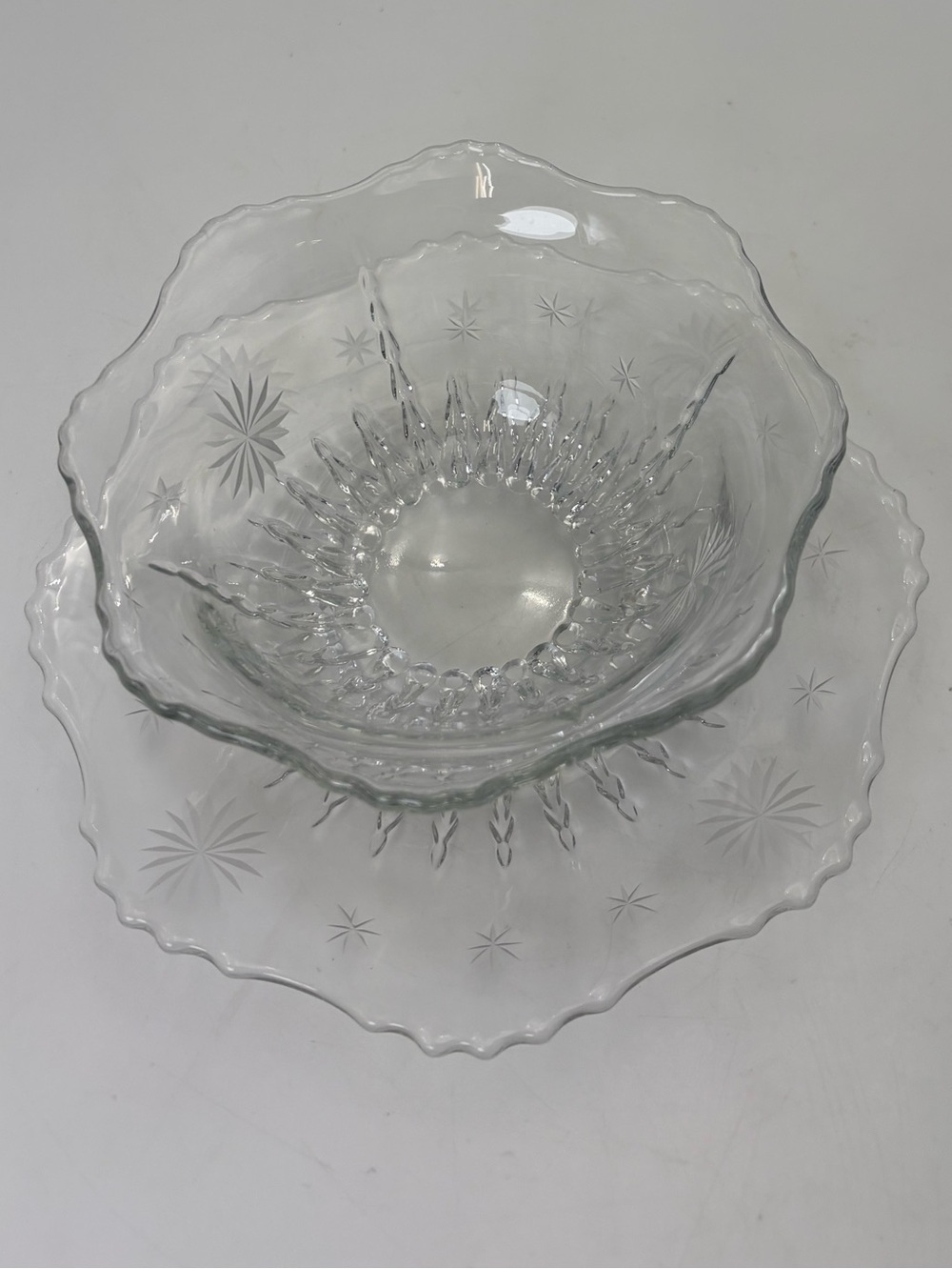 Vintage Scalloped Serving Bowl and Plate with MCM Starburst Pattern - Picture 3 of 13